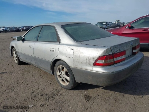 2001 Lexus ES 300 with VIN JT8BF28G610324465, listed as a IAAI auction lot 41518753 with 212,726 mi miles. Bid and sale history available at carsss.com. Image 3.