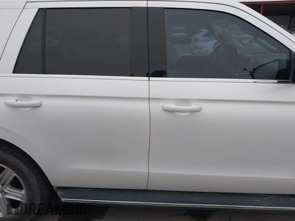2018 Ford Expedition XLT with VIN 1FMJU1HT2JEA70497, listed as a IAAI auction lot 41397007 with 88,736 mi miles. Bid and sale history available at carsss.com. Image 14.