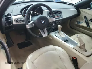 2003 BMW Z4 2.5i z VIN 4USBT334X3LS48351, wystawiony jako Copart lot #56222935 z przebiegiem 85 940 mil mil oraz Szkody całkowita. Historia ofert i sprzedaży dostępna na DreamBid. Obrazek 8.