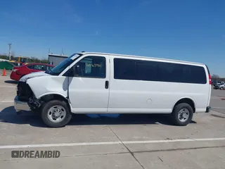 2015 Chevrolet Express Passenger LT z VIN 1GAZG1FGXF1186123, wystawiony jako IAAI lot #42023980 z przebiegiem 74 532 mil mil oraz . Historia ofert i sprzedaży dostępna na DreamBid. Obrazek 15.