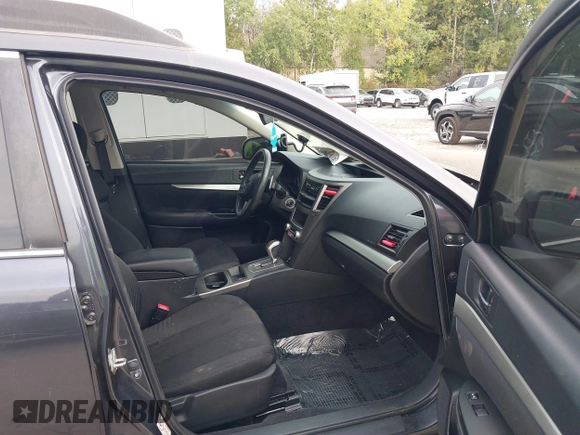 2011 Subaru Outback 2.5i z VIN 4S4BRBAC3B3330795, wystawiony jako IAAI lot #40376264 z przebiegiem 211 177 mil mil oraz . Historia ofert i sprzedaży dostępna na DreamBid. Obrazek 5.