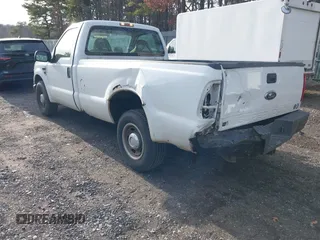 2008 Ford F-250 XL z VIN 1FTNF20598EE50997, wystawiony jako IAAI lot #41509936 z przebiegiem 116 485 mil mil oraz . Historia ofert i sprzedaży dostępna na DreamBid. Obrazek 3.
