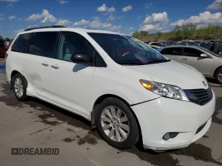 2011 Toyota Sienna XLE z VIN 5TDDK3DC1BS021487, wystawiony jako Copart lot #56468965 z przebiegiem 150 311 mil mil oraz Czysty tytuł • Clean title. Historia ofert i sprzedaży dostępna na DreamBid. Obrazek 4.