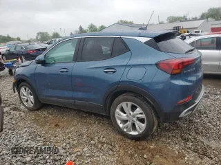 2024 Buick Encore GX Preferred z VIN KL4AMBSL3RB020878, wystawiony jako Copart lot #55698935 z przebiegiem 3 822 mil mil oraz Szkoda całkowita • Salvage title. Historia ofert i sprzedaży dostępna na DreamBid. Obrazek 2.
