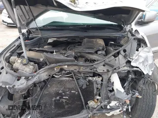 2018 Jeep Grand Cherokee Laredo z VIN 1C4RJFAG0JC129021, wystawiony jako IAAI lot #42413165 z przebiegiem 103 743 mil mil oraz . Historia ofert i sprzedaży dostępna na DreamBid. Obrazek 9.