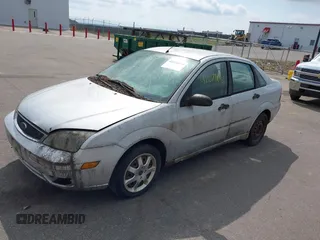 2005 Ford Focus S with VIN 1FAFP34N95W233320, listed as a IAAI auction lot 42071851 with 166,316 mi miles. Bid and sale history available at carsss.com. Image 2.