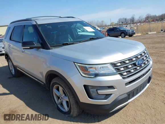 2017 Ford Explorer XLT with VIN 1FM5K8D85HGC53358, listed as a IAAI auction lot 42042665 with 97,807 mi miles and . Bid and sale history available at carsss.com. Image 1.