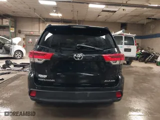 2019 Toyota Highlander SE with VIN 5TDJZRFH0KS706882, listed as a IAAI auction lot 41796238 with 104,009 mi miles. Bid and sale history available at carsss.com. Image 16.