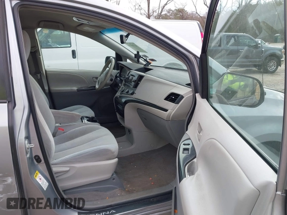2011 Toyota Sienna LE AAS with VIN 5TDKK3DC3BS109139, listed as a IAAI auction lot 41715718 with 210,332 mi miles. Bid and sale history available at carsss.com. Image 5.