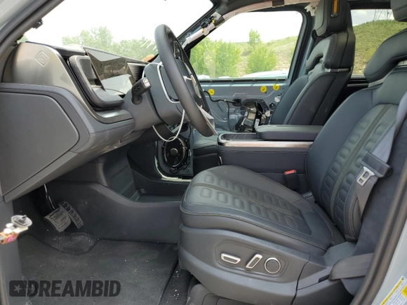2025 Rivian R1S Adventure z VIN 7PDSGBBA2SN051004, wystawiony jako Copart lot #58999005 z przebiegiem 786 mil mil oraz Szkoda całkowita • Salvage title. Historia ofert i sprzedaży dostępna na DreamBid. Obrazek 7.