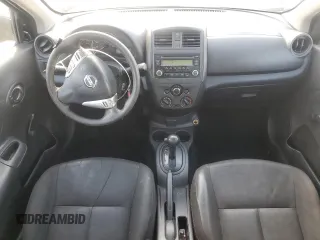 2017 Nissan Versa S Plus z VIN 3N1CN7AP5HL847956, wystawiony jako Copart lot #52648345 z przebiegiem Nie podano mil oraz Szkody całkowita. Historia ofert i sprzedaży dostępna na DreamBid. Obrazek 8.