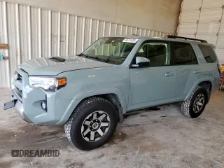 2022 Toyota 4Runner TRD Off Road z VIN JTEPU5JRXN5980002, wystawiony jako Copart lot #60314305 z przebiegiem 93 265 mil mil oraz Szkoda całkowita • Salvage title. Historia ofert i sprzedaży dostępna na DreamBid. Obrazek 1.