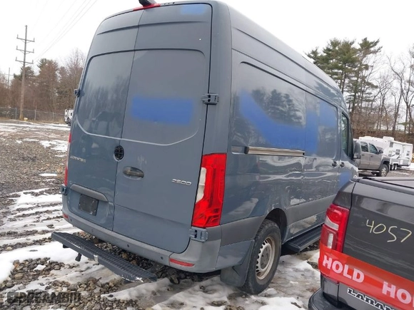 2019 Mercedes-Benz Sprinter Cargo Van with VIN WD4PF0CD8KP033159, listed as a IAAI auction lot 41476240 with 75,521 mi miles. Bid and sale history available at carsss.com. Image 4.