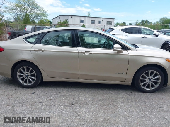 2017 Ford Fusion Hybrid SE с VIN 3FA6P0LU4HR301943, выставлен на аукционе IAAI как лот 42217709 с пробегом 102 791 миль миль и . История ставок и продаж доступна на DreamBid. Изображение 13.