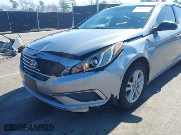 2016 Hyundai Sonata SE z VIN 5NPE24AF3GH348379, wystawiony jako IAAI lot #41645542 z przebiegiem 172 022 mil mil oraz . Historia ofert i sprzedaży dostępna na DreamBid. Obrazek 6.