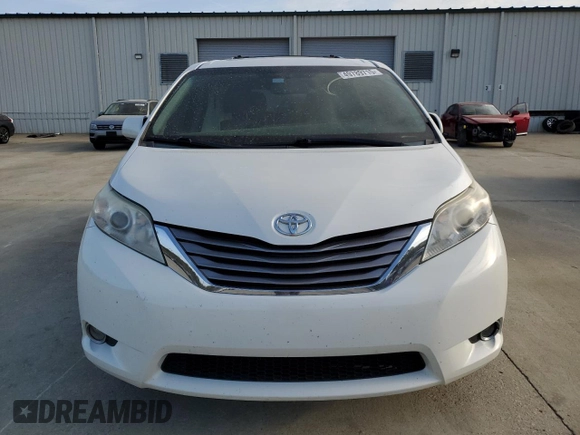 2015 Toyota Sienna XLE z VIN 5TDYK3DC2FS554374, wystawiony jako Copart lot #49789715 z przebiegiem 225 526 mil mil oraz Szkoda całkowita • Salvage title. Historia ofert i sprzedaży dostępna na DreamBid. Obrazek 5.