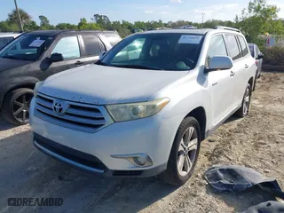 2011 Toyota Highlander Limited with VIN 5TDYK3EHXBS039823, listed as a IAAI auction lot 41731690 with 242,676 mi miles. Bid and sale history available at carsss.com. Image 17.