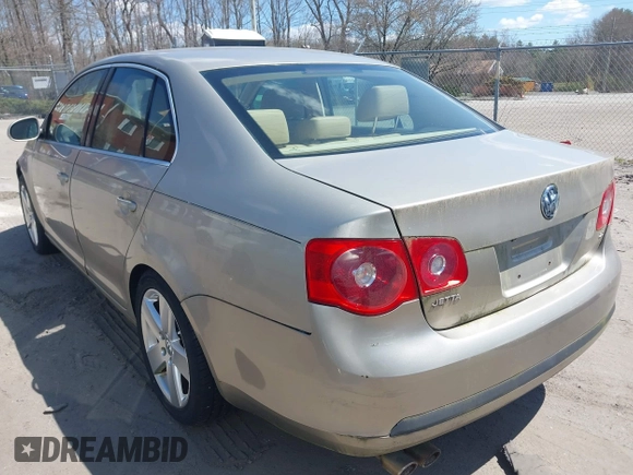2005 Volkswagen Jetta Sedan 2.5L with VIN 3VWSG71KX5M608221, listed as a IAAI auction lot 42071492 with 83,903 mi miles. Bid and sale history available at carsss.com. Image 3.