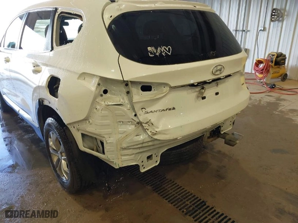 2019 Hyundai Santa Fe SE with VIN 5NMS2CAD4KH120957, listed as a IAAI auction lot 41937085 with 101,584 mi miles. Bid and sale history available at carsss.com. Image 6.