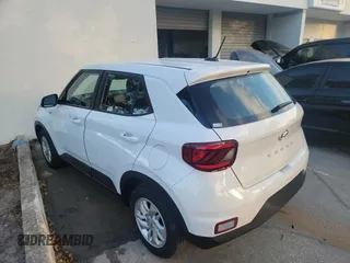 2024 Hyundai Venue SE with VIN KMHRB8A3XRU288751, listed as a Copart auction lot 88154795 with 9,233 mi miles and Clean Title. Bid and sale history available at DreamBid. Image 3.