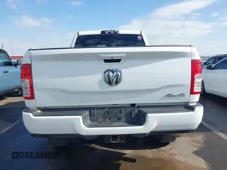 2021 Ram 2500 Big Horn z VIN 3C6UR5DLXMG648737, wystawiony jako IAAI lot #42066827 z przebiegiem 82 053 mil mil oraz . Historia ofert i sprzedaży dostępna na DreamBid. Obrazek 17.