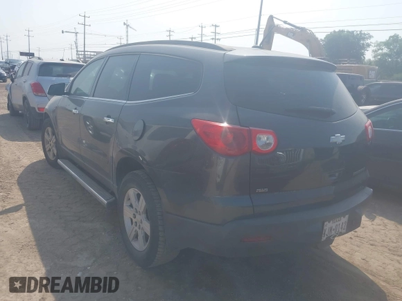 2012 Chevrolet Traverse 1LT z VIN 1GNKVGED6CJ349863, wystawiony jako IAAI lot #42334355 z przebiegiem 196 298 mil mil oraz . Historia ofert i sprzedaży dostępna na DreamBid. Obrazek 3.