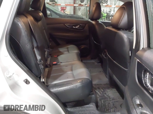 2017 Nissan Rogue SL z VIN 5N1AT2MT8HC784235, wystawiony jako IAAI lot #41549854 z przebiegiem 49 000 mil mil oraz . Historia ofert i sprzedaży dostępna na DreamBid. Obrazek 8.
