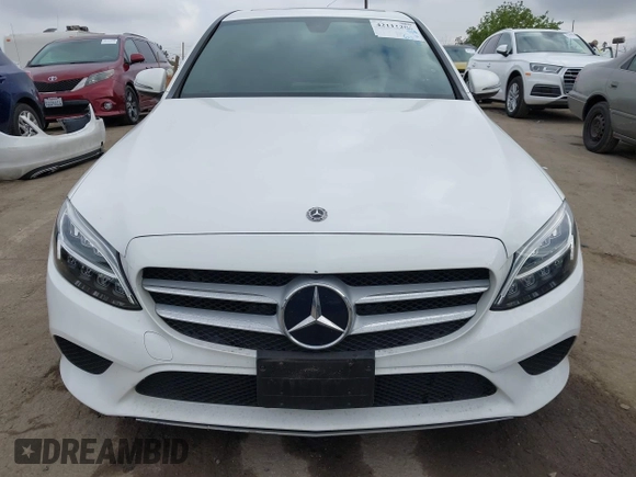 2019 Mercedes-Benz C 300 z VIN 55SWF8DBXKU305138, wystawiony jako IAAI lot #42111286 z przebiegiem 42 309 mil mil oraz . Historia ofert i sprzedaży dostępna na DreamBid. Obrazek 13.