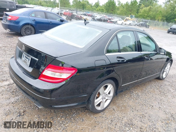 2011 Mercedes-Benz C 300 Sport с VIN WDDGF5EB7BR170896, выставлен на аукционе IAAI как лот 42624546 с пробегом 97 649 миль миль и . История ставок и продаж доступна на DreamBid. Изображение 4.