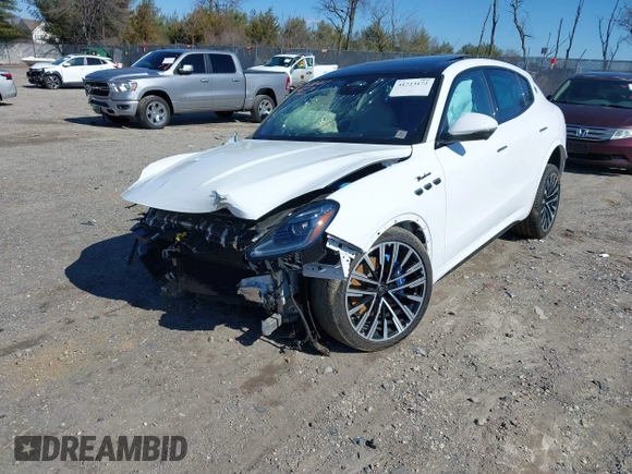2023 Maserati Grecale Modena z VIN ZN682AVM1P7409283, wystawiony jako IAAI lot #41723172 z przebiegiem Nie podano mil oraz . Historia ofert i sprzedaży dostępna na DreamBid. Obrazek 21.