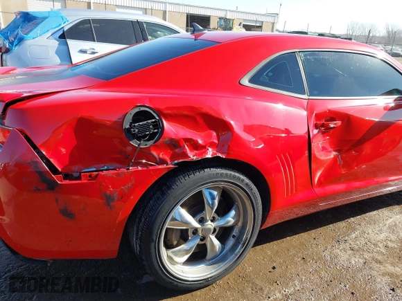 2010 Chevrolet Camaro 2SS z VIN 2G1FK1EJ0A9155885, wystawiony jako IAAI lot #41792691 z przebiegiem 147 389 mil mil oraz . Historia ofert i sprzedaży dostępna na DreamBid. Obrazek 6.