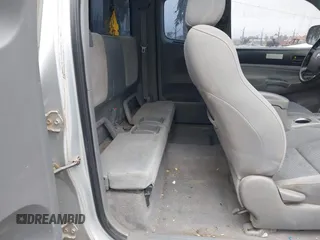 2006 Toyota Tacoma PreRunner z VIN 5TETU62N36Z153154, wystawiony jako IAAI lot #42450775 z przebiegiem 421 651 mil mil oraz . Historia ofert i sprzedaży dostępna na DreamBid. Obrazek 8.