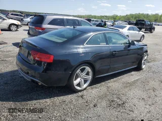 2013 Audi S5 Premium Plus z VIN WAUCGAFR9DA072333, wystawiony jako Copart lot #52489985 z przebiegiem 104 663 mil mil oraz Szkody całkowita. Historia ofert i sprzedaży dostępna na DreamBid. Obrazek 3.
