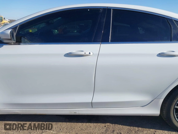 2015 Chrysler 200 Limited with VIN 1C3CCCAB8FN538189, listed as a IAAI auction lot 41750361 with 155,532 mi miles. Bid and sale history available at carsss.com. Image 14.