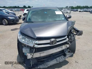2018 Toyota Highlander LE z VIN 5TDZARFH1JS038079, wystawiony jako IAAI lot #42369968 z przebiegiem 83 706 mil mil oraz . Historia ofert i sprzedaży dostępna na DreamBid. Obrazek 11.