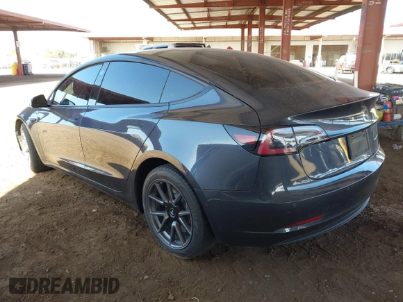 2022 Tesla Model 3 Long Range z VIN 5YJ3E1EB5NF205806, wystawiony jako IAAI lot #42063489 z przebiegiem 63 307 mil mil oraz . Historia ofert i sprzedaży dostępna na DreamBid. Obrazek 3.