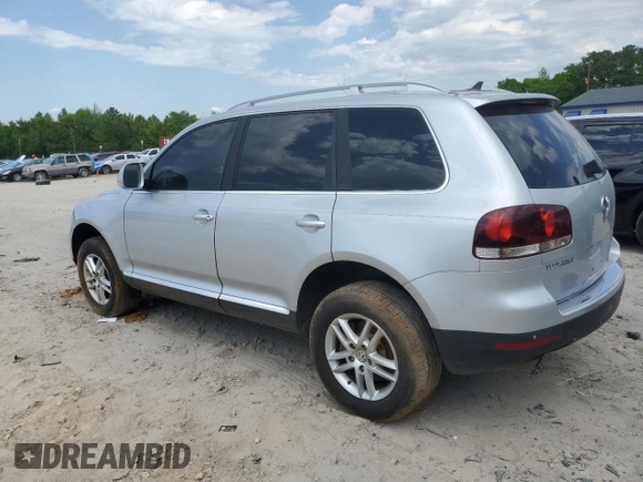 2008 Volkswagen Touareg V6 z VIN WVGBE77L98D003580, wystawiony jako Copart lot #52444235 z przebiegiem 150 876 mil mil oraz Szkoda całkowita • Salvage title. Historia ofert i sprzedaży dostępna na DreamBid. Obrazek 2.