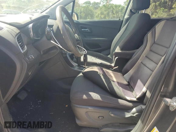 2020 Chevrolet Trax LS z VIN 3GNCJKSBXLL201326, wystawiony jako Copart lot #58873515 z przebiegiem Nie podano mil oraz Nie do naprawy • Non repairable. Historia ofert i sprzedaży dostępna na DreamBid. Obrazek 7.