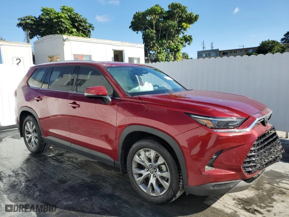 2024 Toyota Grand Highlander XLE with VIN 5TDAAAA5XRS004424, listed as a Copart auction lot 45031075 with 32,439 mi miles and Clean Title. Bid and sale history available at carsss.com. Image 4.