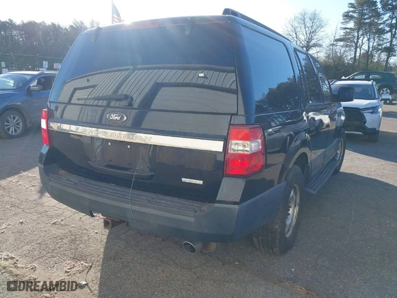 2016 Ford Expedition XL with VIN 1FMJU1GT3GEF28462, listed as a IAAI auction lot 41471208 with 194,800 mi miles. Bid and sale history available at carsss.com. Image 4.