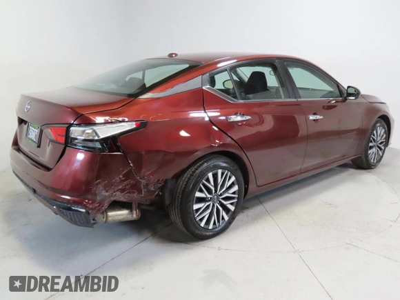 2025 Nissan Altima SV with VIN 1N4BL4DVXSN343097, listed as a Copart auction lot 50947475 with 4,927 mi miles and Clean Title. Bid and sale history available at carsss.com. Image 3.