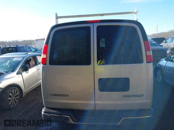 2006 Chevrolet City Express Cargo z VIN 1GCEG15X261239839, wystawiony jako IAAI lot #41196866 z przebiegiem 212 938 mil mil oraz . Historia ofert i sprzedaży dostępna na DreamBid. Obrazek 16.