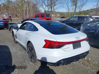 2022 Audi e-tron GT Prestige z VIN WAUEJBFWXN7009696, wystawiony jako IAAI lot #41536783 z przebiegiem Nie podano mil oraz . Historia ofert i sprzedaży dostępna na DreamBid. Obrazek 14.