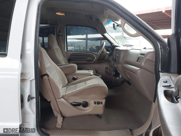 2002 Ford Excursion XLT with VIN 1FMNU41S42EA77537, listed as a IAAI auction lot 41790119 with NaN miles. Bid and sale history available at carsss.com. Image 5.