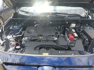 2025 Toyota RAV4 XLE Premium z VIN 2T3A1RFV7SW514631, wystawiony jako IAAI lot #42247225 z przebiegiem 4 815 mil mil oraz . Historia ofert i sprzedaży dostępna na DreamBid. Obrazek 10.