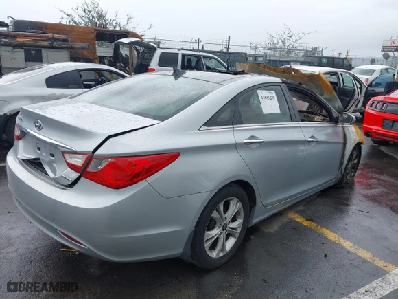 2013 Hyundai Sonata SE with VIN 5NPEC4AC2DH621620, listed as a IAAI auction lot 41803289 with 1 mi miles. Bid and sale history available at carsss.com. Image 4.