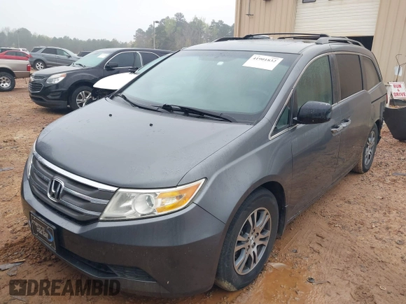 2011 Honda Odyssey EX-L with VIN 5FNRL5H66BB103352, listed as a IAAI auction lot 41901832 with 238,727 mi miles and . Bid and sale history available at carsss.com. Image 18.