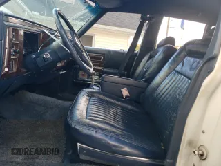 1991 Cadillac Brougham z VIN 1G6DW54E6MR710852, wystawiony jako Copart lot #76027004 z przebiegiem Nie podano mil oraz Szkody całkowita. Historia ofert i sprzedaży dostępna na DreamBid. Obrazek 7.
