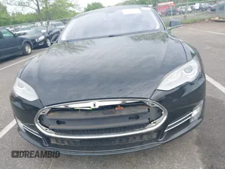 2014 Tesla Model S 60 with VIN 5YJSA1H13EFP33693, listed as a IAAI auction lot 42132094 with Not Provided miles and . Bid and sale history available at DreamBid. Image 6.
