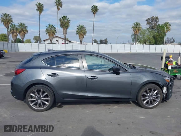 2018 Mazda 3 Touring with VIN 3MZBN1L32JM268582, listed as a IAAI auction lot 42072435 with 61,417 mi miles. Bid and sale history available at carsss.com. Image 13.